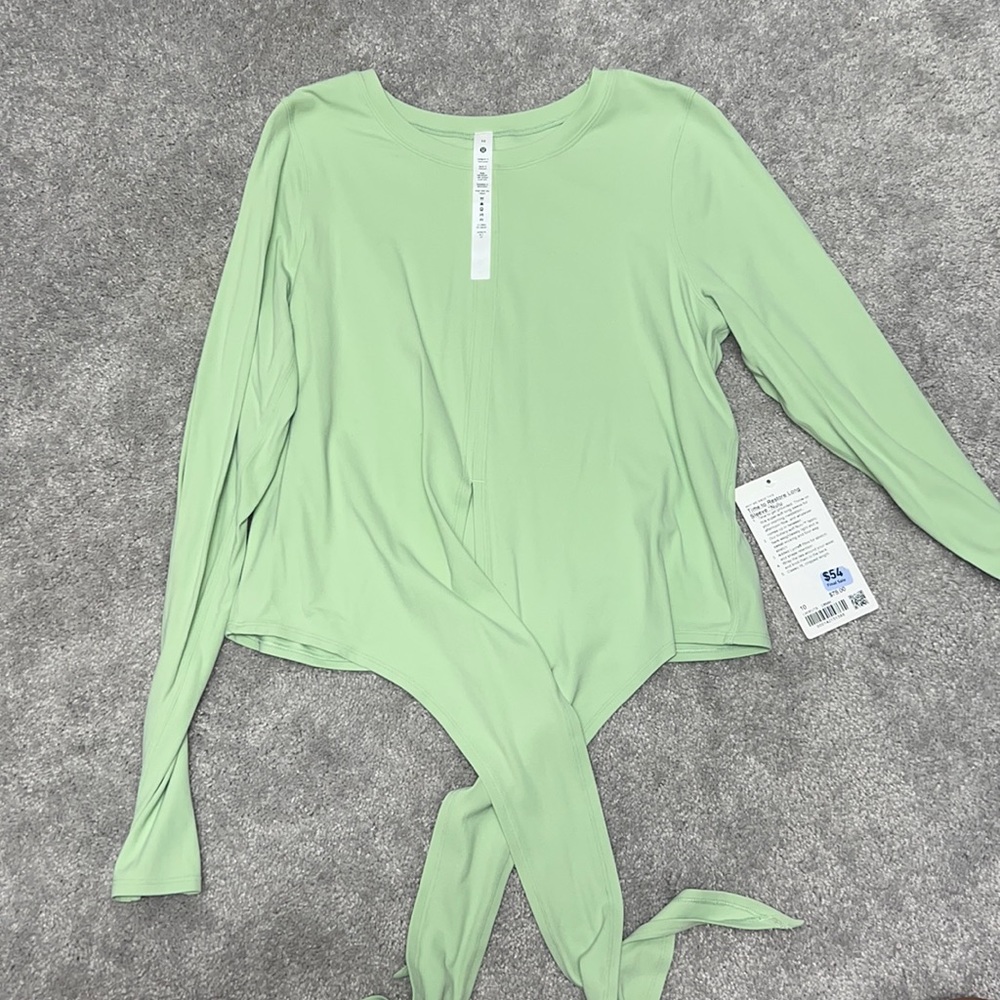 NWT lululemon long sleeve size 10